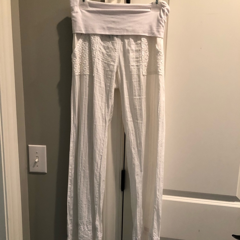 White detailed pants
